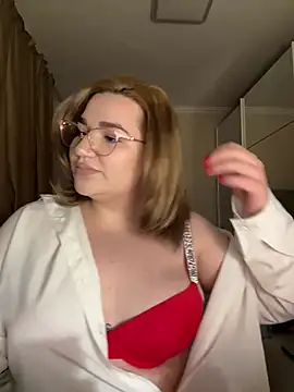 Snapshot of Leya__Droit chatting on February 12, 2025, 9:43 pm Leya Droit online show from February 12, 2025, 9:43 pm