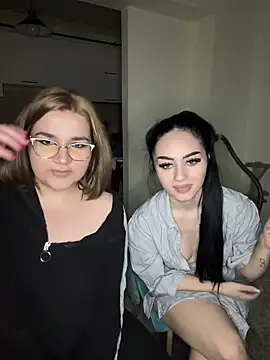 Snapshot of Leya__Droit chatting on February 26, 2025, 4:35 pm Leya Droit online show from February 26, 2025, 4:35 pm
