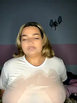 Snapshot of Leya__Droit chatting on September 17, 2025, 9:05 pm Leya Droit online show from September 17, 2025, 9:05 pm
