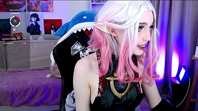 Snapshot of _Sparkland_ chatting on October 14, 2025, 9:37 pm Sparkland online show from October 14, 2025, 9:37 pm