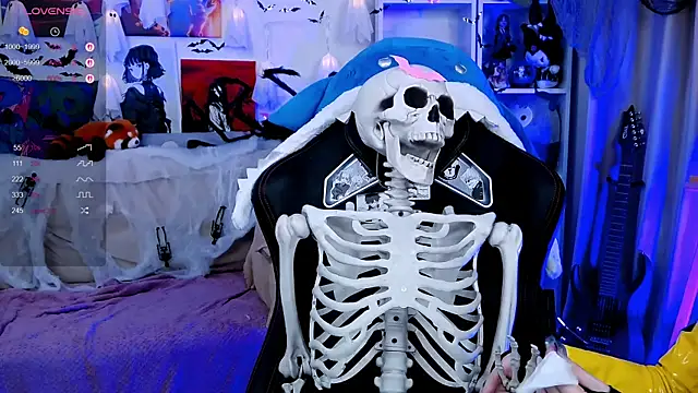 Snapshot of _Sparkland_ chatting on October 22, 2025, 10:20 pm Sparkland online show from October 22, 2025, 10:20 pm