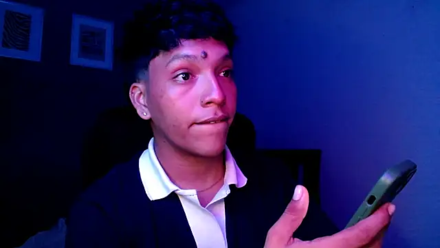 Snapshot of Xander_bonnet1 chatting on January 15, 2025, 6:12 am Xander bonnet1 online show from January 15, 2025, 6:12 am