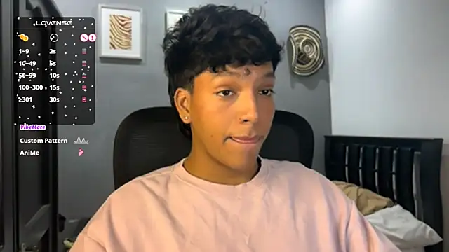 Snapshot of Xander_bonnet1 chatting on February 4, 2025, 5:45 pm Xander bonnet1 online show from February 4, 2025, 5:45 pm