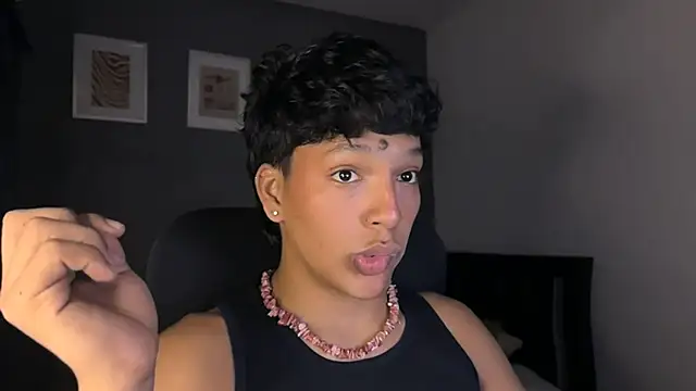 Snapshot of Xander_bonnet1 chatting on February 12, 2025, 4:44 pm Xander bonnet1 online show from February 12, 2025, 4:44 pm