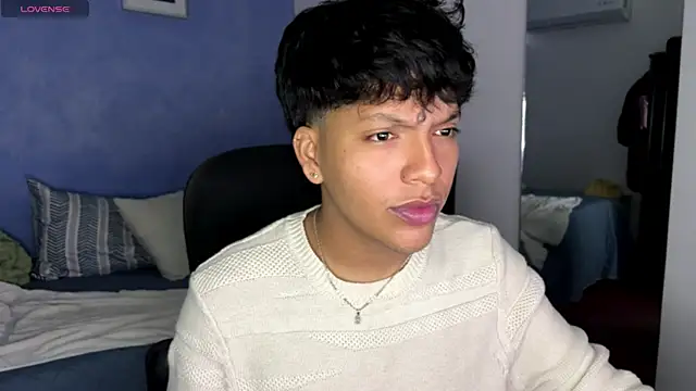 Snapshot of Xander_bonnet1 chatting on October 15, 2025, 12:49 pm Xander bonnet1 online show from October 15, 2025, 12:49 pm