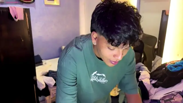 Snapshot of Xander_bonnet1 chatting on December 2, 2025, 9:43 pm Xander bonnet1 online show from December 2, 2025, 9:43 pm