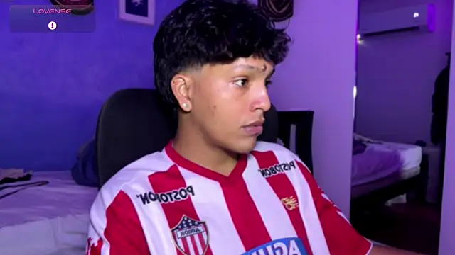 Snapshot of Xander_bonnet1 chatting on December 3, 2025, 4:38 pm Xander bonnet1 online show from December 3, 2025, 4:38 pm