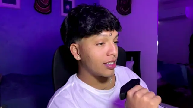 Snapshot of Xander_bonnet1 chatting on December 4, 2025, 12:25 pm Xander bonnet1 online show from December 4, 2025, 12:25 pm