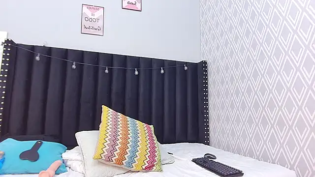 petitelittleebony online show from February 12, 2025, 10:37 pm