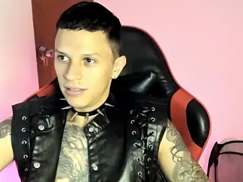 Snapshot of goodboy69l chatting on April 19, 2026, 3:55 pm goodboy69l online show from April 19, 2026, 3:55 pm