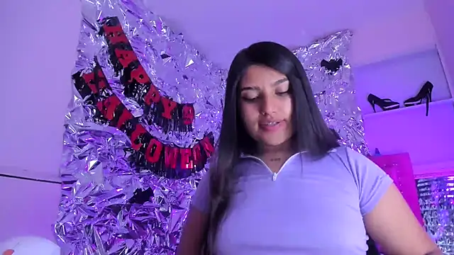 SarahStones online show from November 14, 2025, 4:44 am