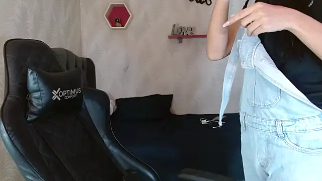 andy bell x online show from September 24, 2025, 5:11 am