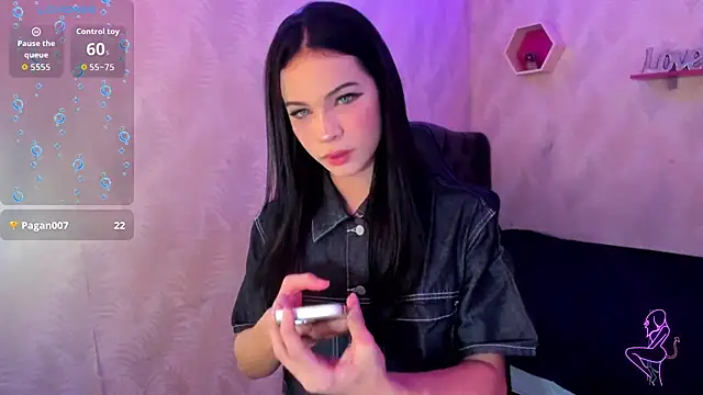 andy bell x online show from November 24, 2025, 2:44 am