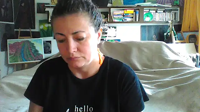 MariaAnaSunshine online show from October 11, 2025, 1:42 pm