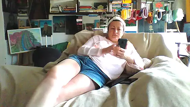 Snapshot of MariaAnaSunshine chatting on November 18, 2025, 11:47 am MariaAnaSunshine online show from November 18, 2025, 11:47 am