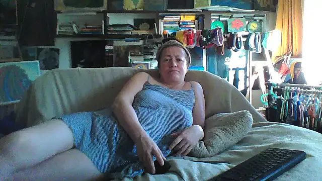 Snapshot of MariaAnaSunshine chatting on December 15, 2025, 9:46 am MariaAnaSunshine online show from December 15, 2025, 9:46 am