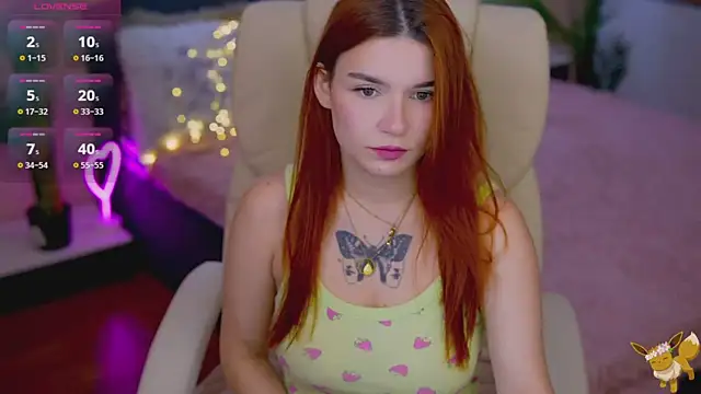 Snapshot of RedShinee chatting on November 19, 2025, 11:43 am RedShinee online show from November 19, 2025, 11:43 am