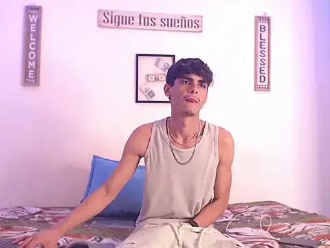 Snapshot of harrytomson_1 chatting on January 19, 2025, 10:06 am harrytomson 1 online show from January 19, 2025, 10:06 am