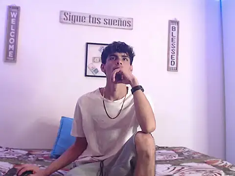 Snapshot of harrytomson_1 chatting on January 23, 2025, 6:28 am harrytomson 1 online show from January 23, 2025, 6:28 am