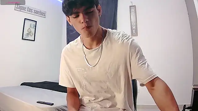 Snapshot of harrytomson_1 chatting on October 3, 2025, 11:51 am harrytomson 1 online show from October 3, 2025, 11:51 am