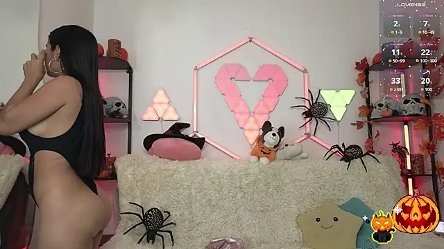 littlevixen18 online show from October 15, 2025, 1:55 pm