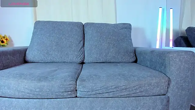 zoe roux21 online show from February 3, 2025, 8:35 pm