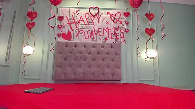 zoe roux21 online show from February 12, 2025, 8:18 pm