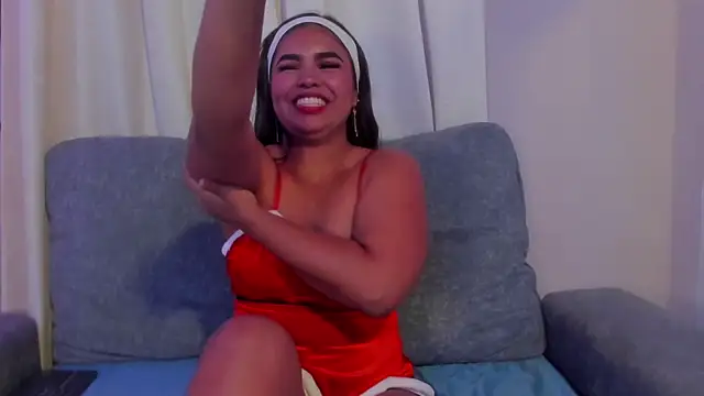 zoe roux21 online show from December 14, 2025, 3:01 am