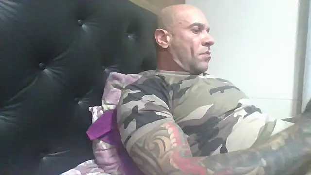 Snapshot of Arc8njoblack chatting on June 25, 2026, 5:12 am Arc8njoblack online show from June 25, 2026, 5:12 am