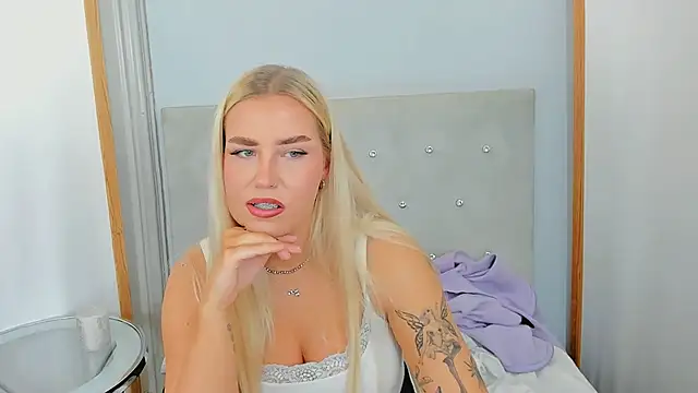 Snapshot of KristyHoney chatting on February 23, 2025, 6:17 am KristyHoney online show from February 23, 2025, 6:17 am