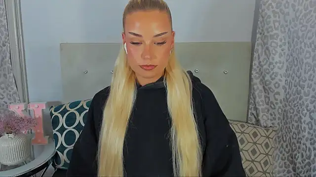 KristyHoney online show from June 14, 2026, 7:05 pm