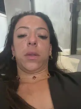 Snapshot of leelecarolinna chatting on May 3, 2026, 5:24 am leelecarolinna online show from May 3, 2026, 5:24 am