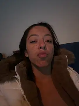 Snapshot of leelecarolinna chatting on July 8, 2026, 3:44 am leelecarolinna online show from July 8, 2026, 3:44 am