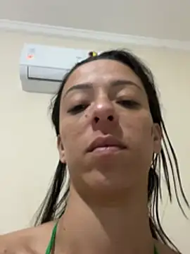 Snapshot of leelecarolinna chatting on August 3, 2026, 1:59 am leelecarolinna online show from August 3, 2026, 1:59 am