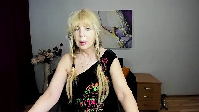 Snapshot of Anna_Diax chatting on May 19, 2026, 5:36 am Anna Diax online show from May 19, 2026, 5:36 am