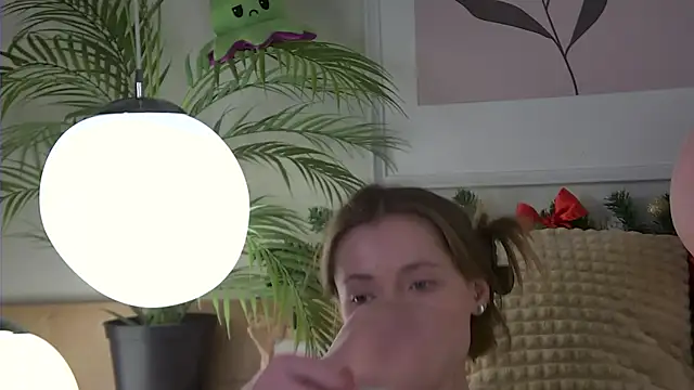 AshleyDouglas online show from December 16, 2024, 1:43 pm