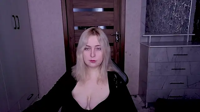 Snapshot of Kristy-Max chatting on March 23, 2026, 7:56 am Kristy-Max online show from March 23, 2026, 7:56 am