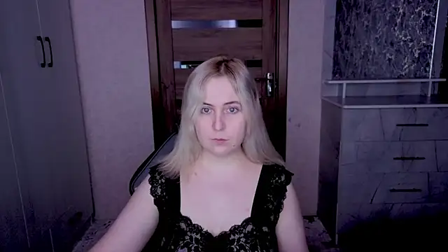 Snapshot of Kristy-Max chatting on March 23, 2026, 8:57 pm Kristy-Max online show from March 23, 2026, 8:57 pm