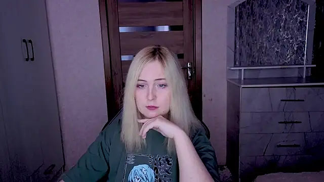 Snapshot of Kristy-Max chatting on April 7, 2026, 8:53 pm Kristy-Max online show from April 7, 2026, 8:53 pm