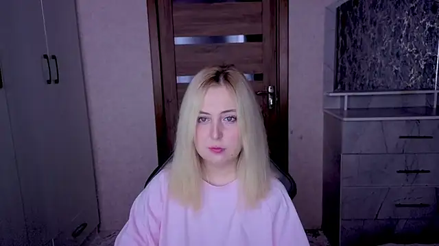 Snapshot of Kristy-Max chatting on April 8, 2026, 9:48 pm Kristy-Max online show from April 8, 2026, 9:48 pm