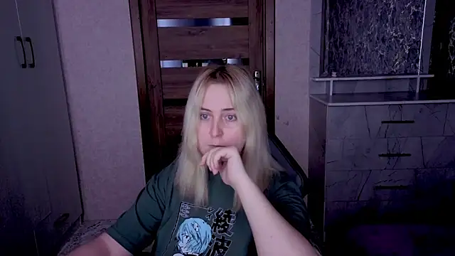 Snapshot of Kristy-Max chatting on April 15, 2026, 8:20 pm Kristy-Max online show from April 15, 2026, 8:20 pm