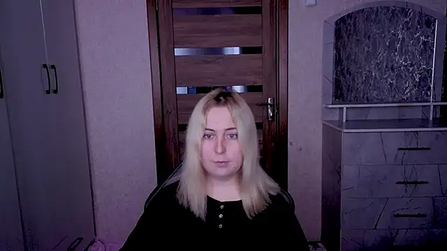 Snapshot of Kristy-Max chatting on April 22, 2026, 8:21 pm Kristy-Max online show from April 22, 2026, 8:21 pm