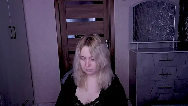 Snapshot of Kristy-Max chatting on April 27, 2026, 9:57 pm Kristy-Max online show from April 27, 2026, 9:57 pm