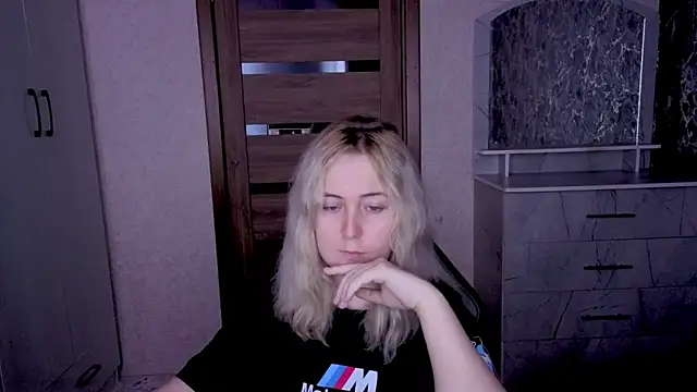 Snapshot of Kristy-Max chatting on April 28, 2026, 9:31 pm Kristy-Max online show from April 28, 2026, 9:31 pm