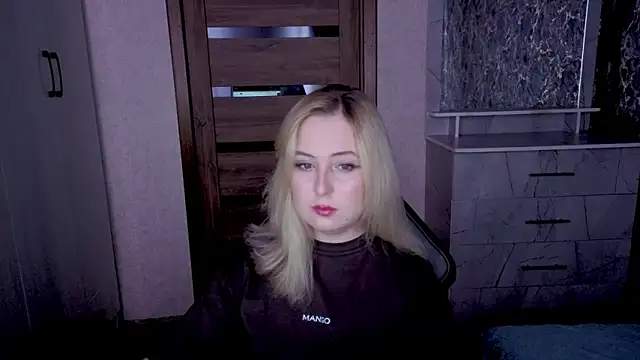 Snapshot of Kristy-Max chatting on May 17, 2026, 9:22 pm Kristy-Max online show from May 17, 2026, 9:22 pm