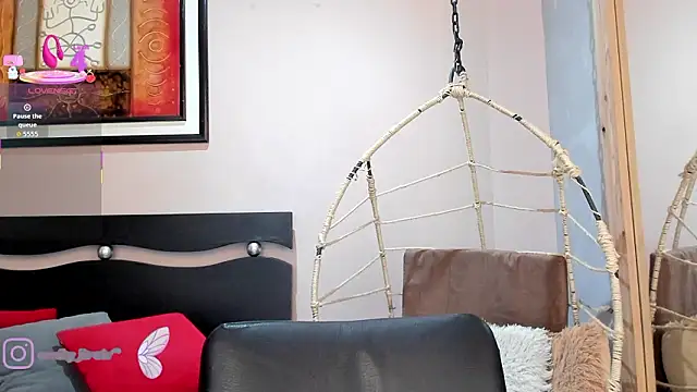  EmilyJireh  online show from January 15, 2026, 4:44 pm