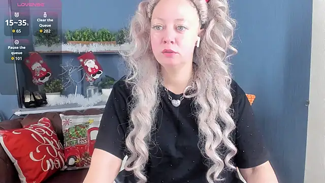 JesiaFoxi online show from January 7, 2026, 1:02 pm