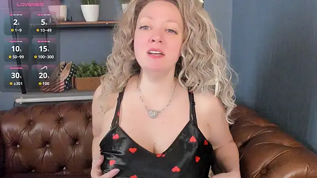 JesiaFoxi online show from May 15, 2026, 12:01 pm