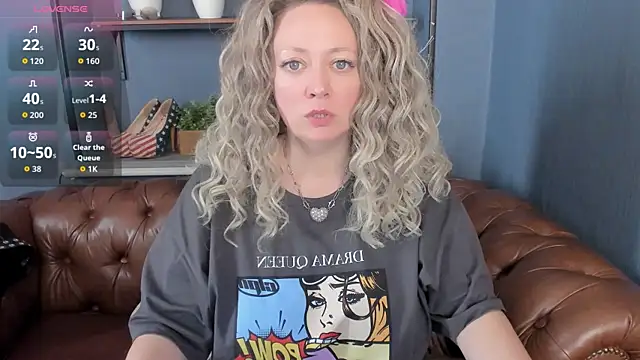 JesiaFoxi online show from May 18, 2026, 1:06 pm