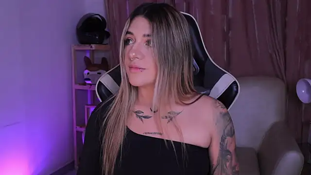 Snapshot of ashleyvalirya chatting on November 14, 2025, 4:00 am ashleyvalirya online show from November 14, 2025, 4:00 am